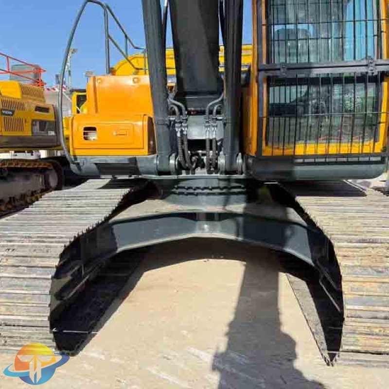 Hot-selling Hyundai HX220S excavator, a used tracked excavator with excellent performance, is available for sale.