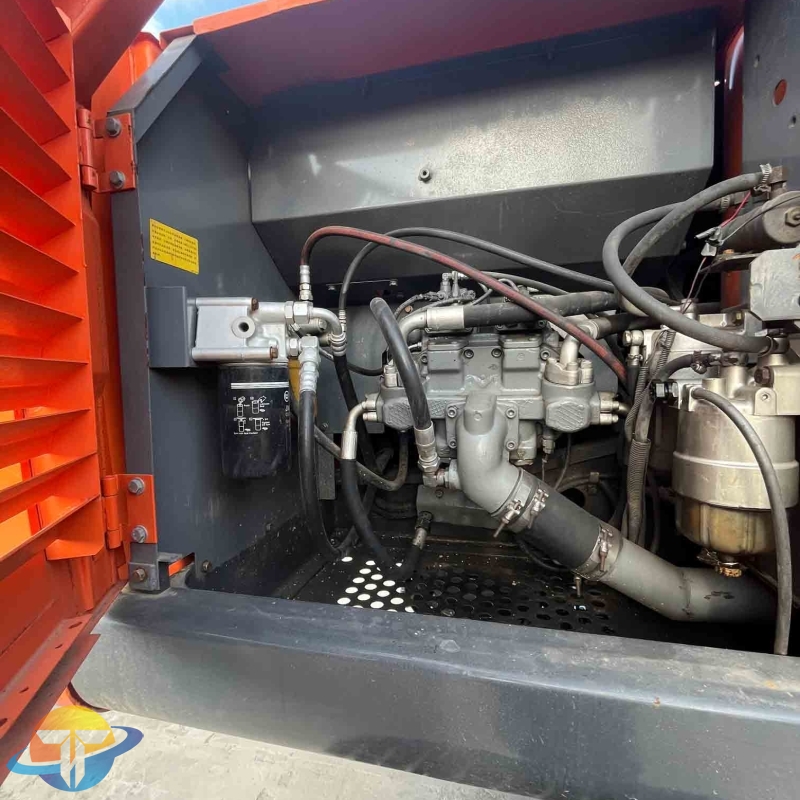 Japanese brand new and hot selling Hitachi 200 excavator, used excavator, hydraulic earthmoving machinery for sale.