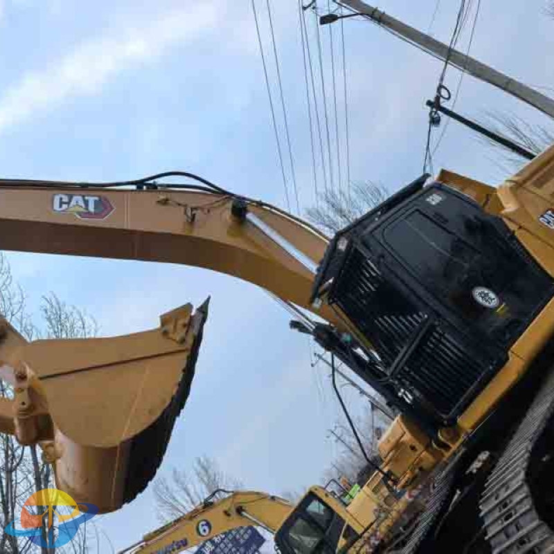 Caterpillar CAT336 excavator, a hydraulic crawler excavator used for heavy construction and mining.