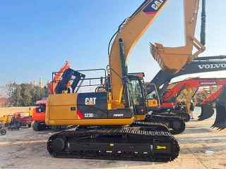 Used construction machinery, original imported Caterpillar direct injection 323D2L excavator, is selling briskly in the factory.