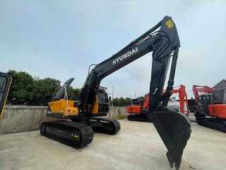 Hyundai 220LC-9S excavator top quality large construction machinery 22 tons machine with powerful engine for sale.