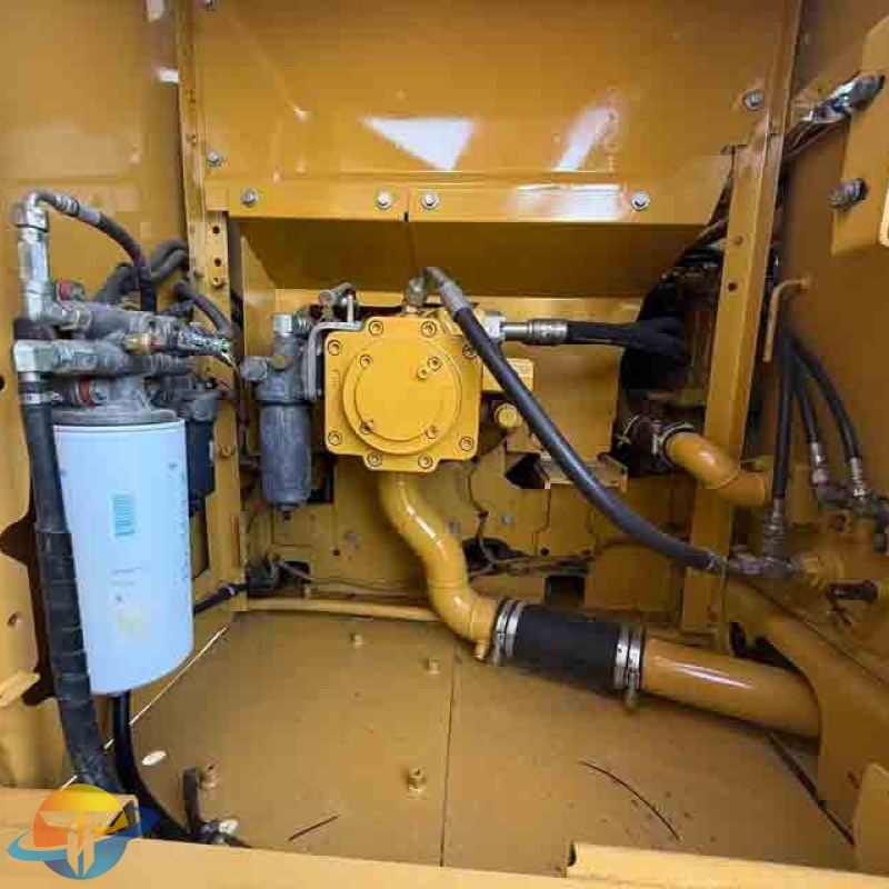 The Caterpillar CAT323 high-spec excavator, a powerful large-scale heavy-duty engineering equipment, is available for immediate sale.