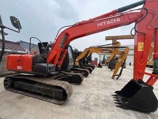 Hitachi EX120 crawler excavator: high stability and operator comfort.