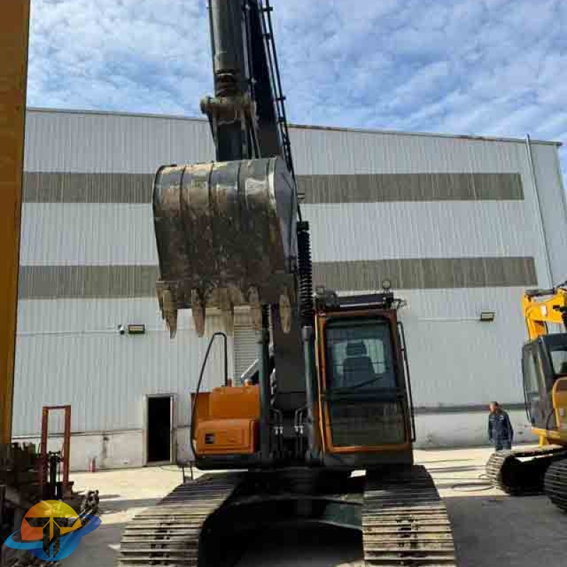 Used Hyundai 220LC-9s excavator, original Korean Hyundai 220 excavator for sale, used in construction and mining.