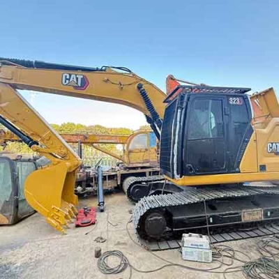 The Caterpillar CAT323 high-spec excavator, a powerful large-scale heavy-duty engineering equipment, is available for immediate sale.