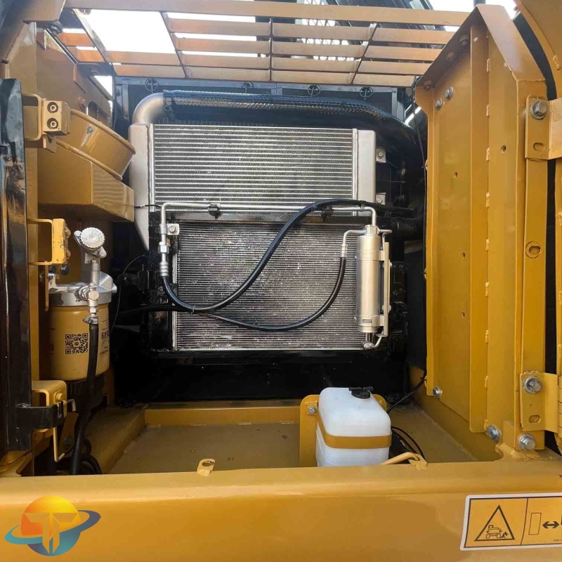 There is a limited amount of stock of used construction equipment of the world-renowned brand Japanese original Caterpillar 323D2L excavator in stock.