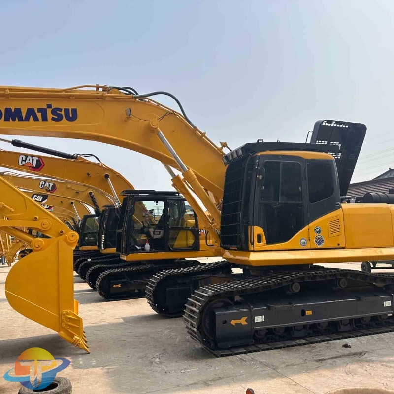 Komatsu PC360 36-ton tracked excavator, used for quarry work, low operating time, for sale.
