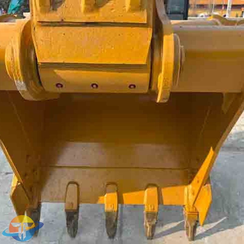 Original Caterpillar CAT320D2L excavator, used in construction, in good condition and for sale.