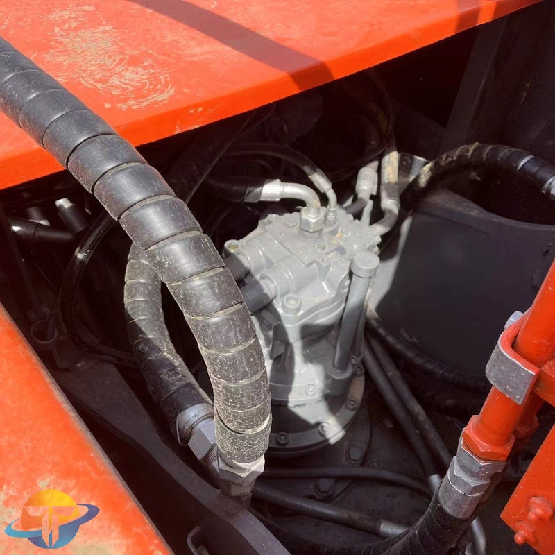 Hitachi ZX200 excavator Earthmoving machinery Used crawler excavator for sale