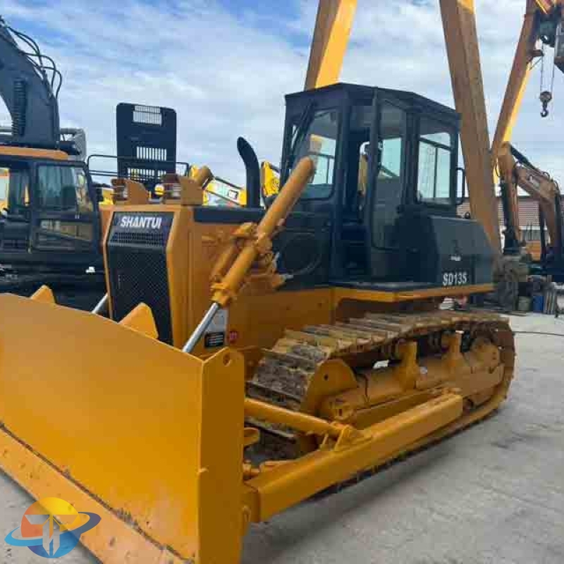 High-quality used Shantui SD13S bulldozers are selling briskly.