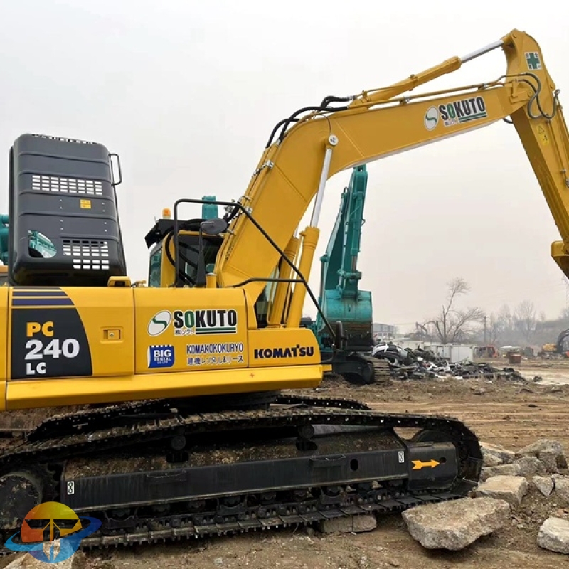 Cheap second-hand Komatsu PC240-8 excavator large equipment is hot selling