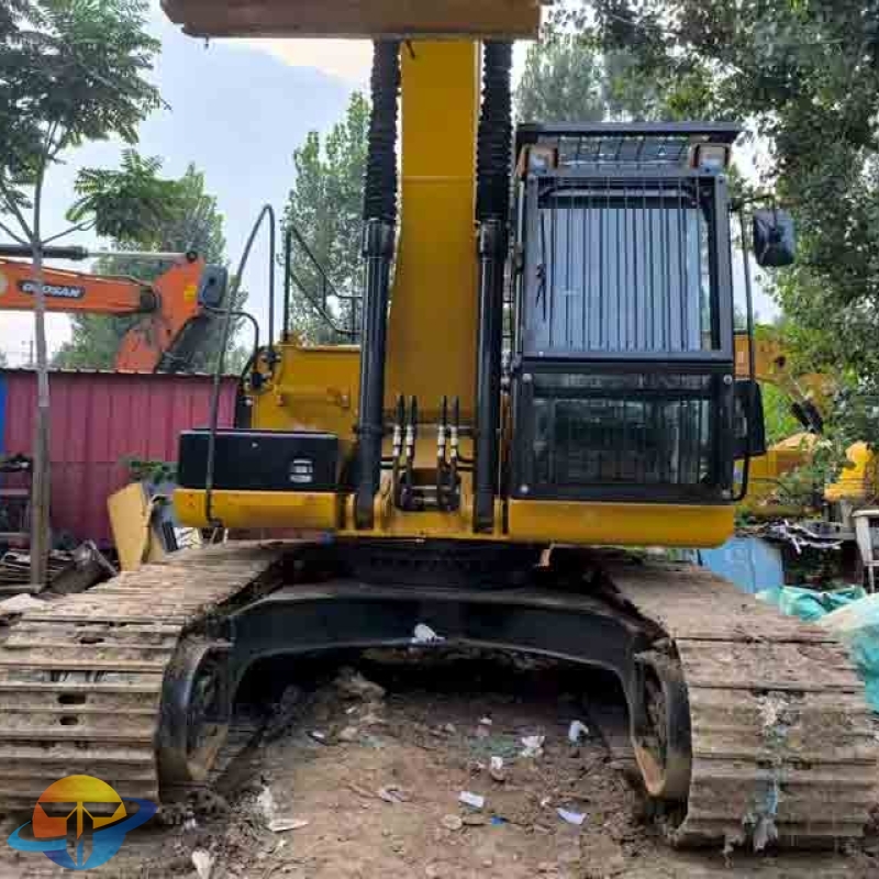 We have used Caterpillar 323D2L excavators in stock and in excellent condition for sale worldwide.