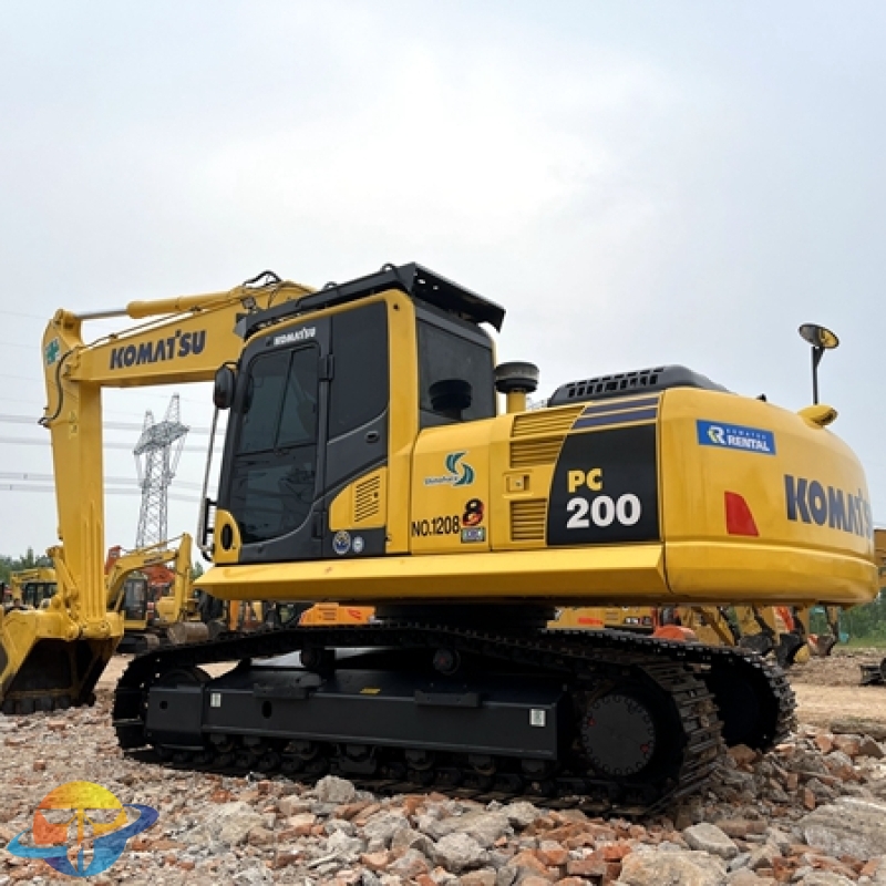 Premium Komatsu PC200-8 excavator with excellent performance and low working time