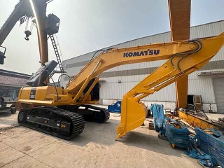 Komatsu PC360 36-ton tracked excavator, used for quarry work, low operating time, for sale.