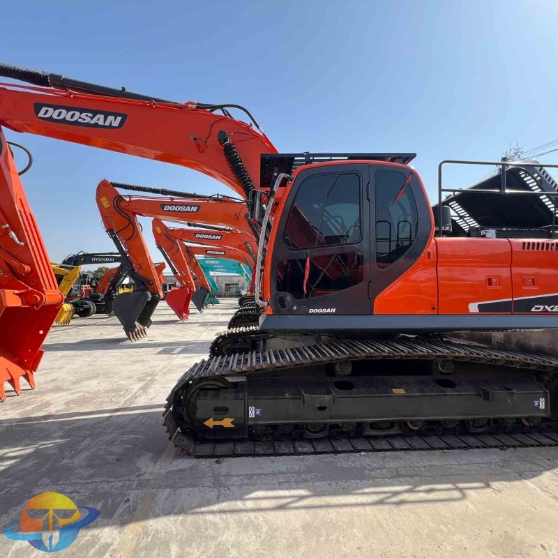 Welcome to consult Doosan DX260LC-9C excavator second-hand machine cheap price