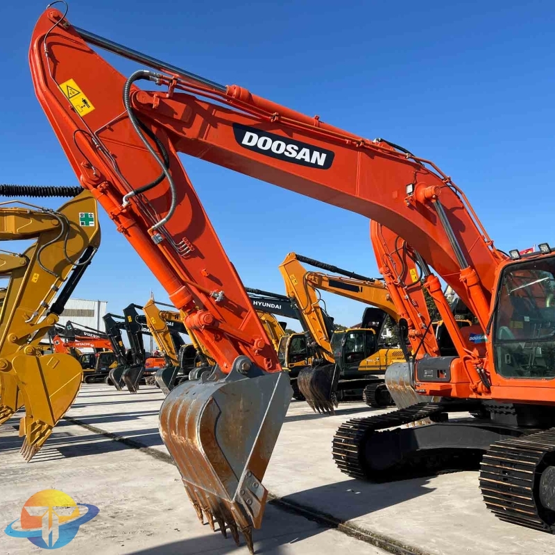 Doosan DX225LC-9C excavator second-hand machine has good operating performance and low price
