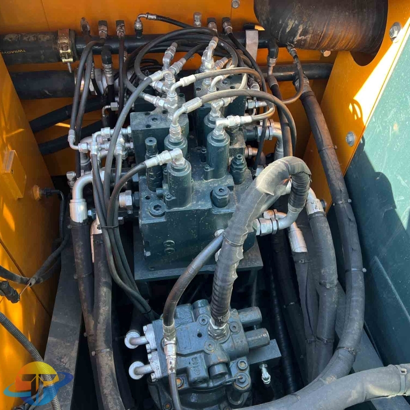 High quality original Hyundai R150LC-9 excavator in perfect condition at a super cheap price