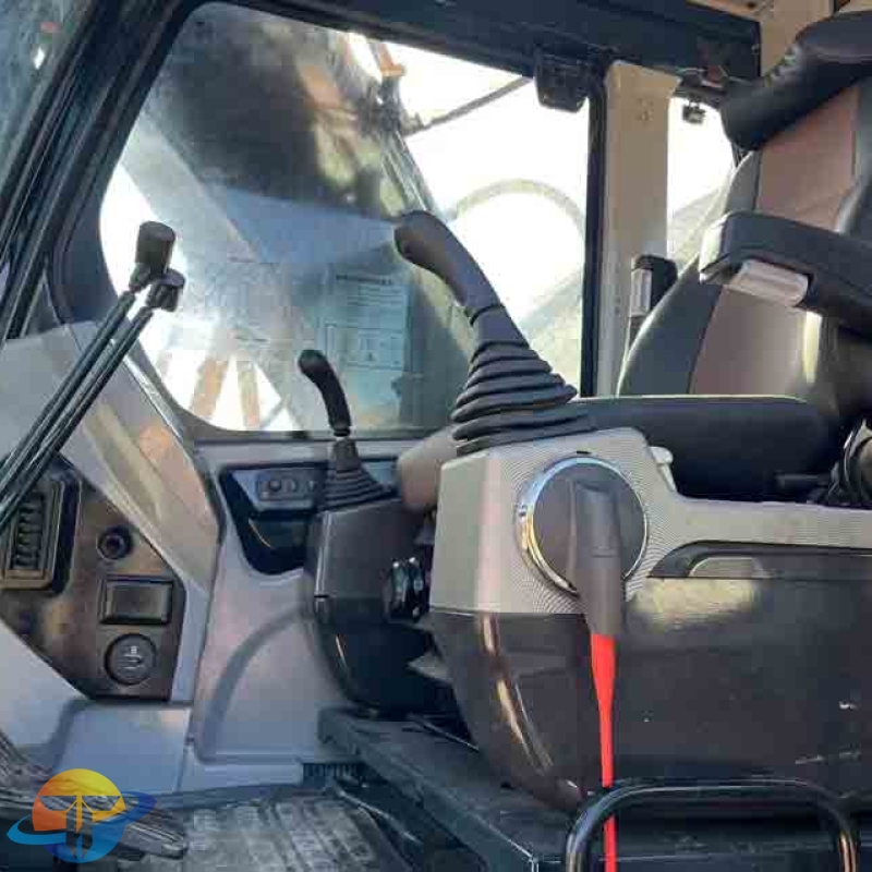 Korean-made popular Hyundai 220LC-9S excavator, used construction machinery, new tracked excavator for sale.