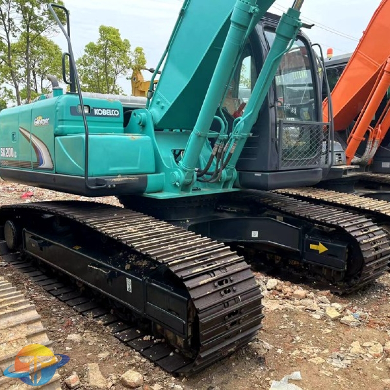 Used Kobelco SK200LC-8 excavator large engineering equipment for sale at a low price
