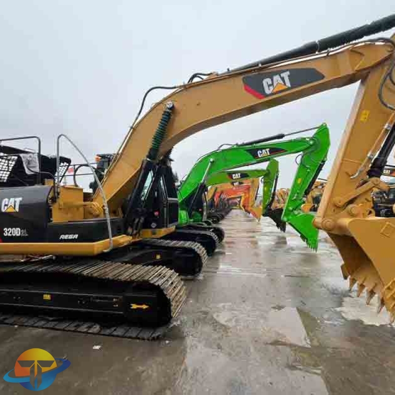 Caterpillar CAT320D2L excavator with C7 engine: High fuel efficiency, low maintenance costs, and available for sale.