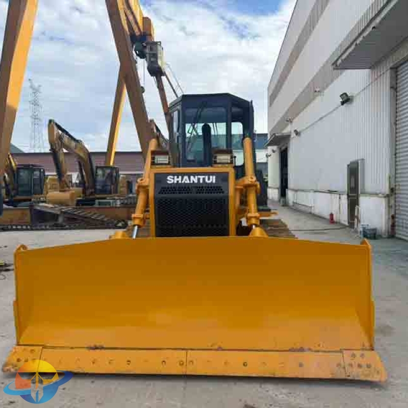High-quality used Shantui SD13S bulldozers are selling briskly.