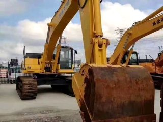Komatsu PC450-8 excavator