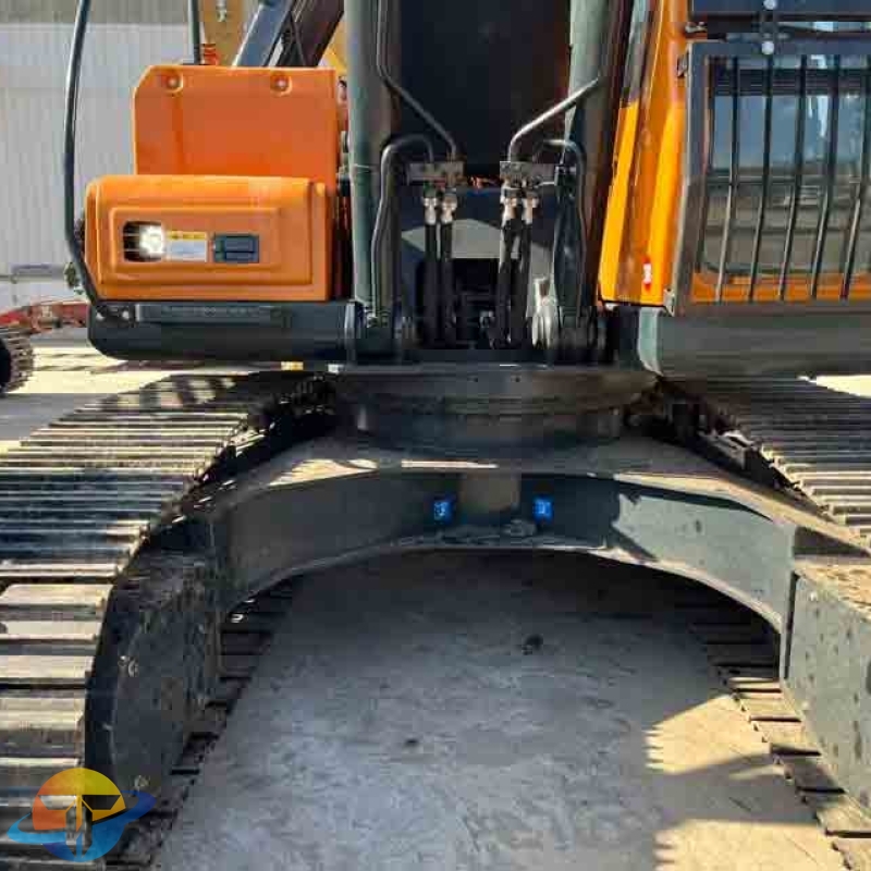 Korean-made popular Hyundai 220LC-9S excavator, used construction machinery, new tracked excavator for sale.