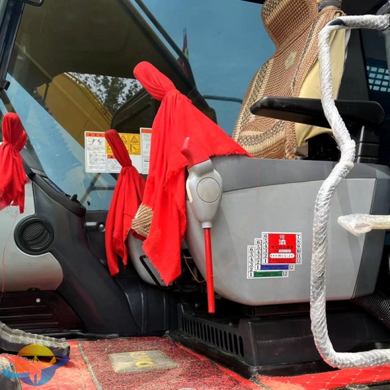 Komatsu PC220-8 excavator second-hand excavator environmental protection low energy consumption good price