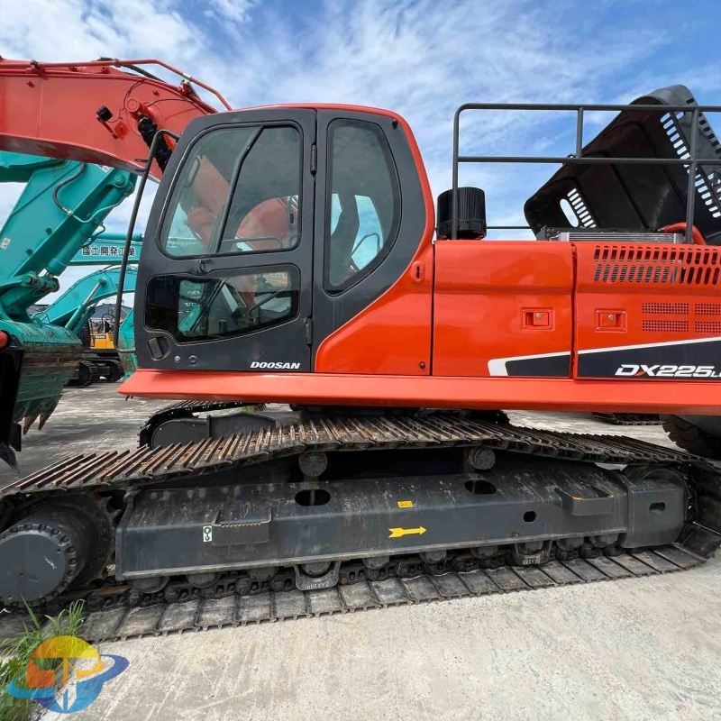 22 ton Doosan DX225LC-9C excavator good performance second-hand excavator for sale