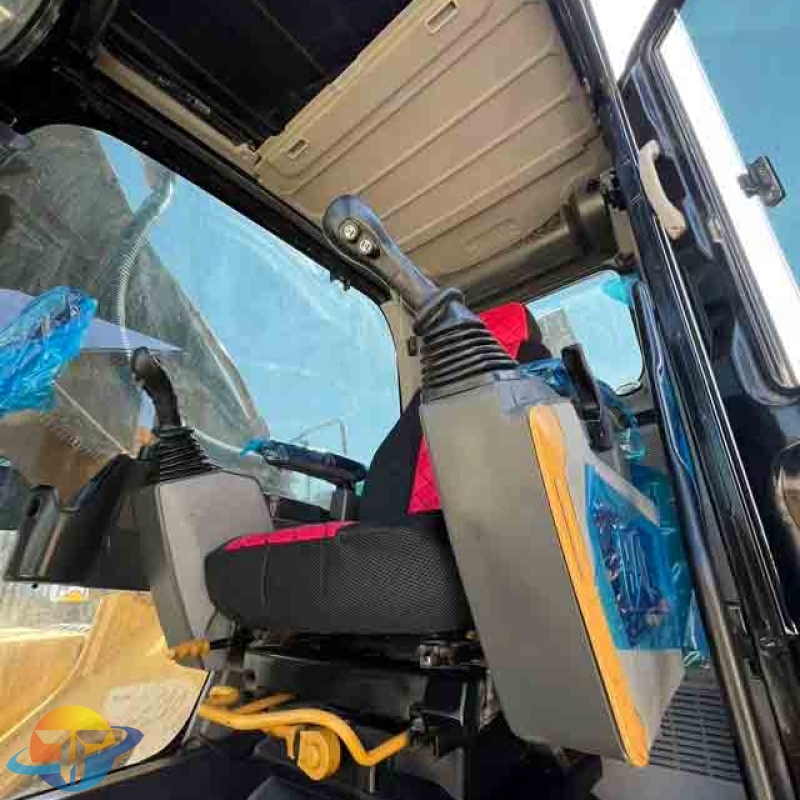 Caterpillar 330 high-spec excavator with strong power output and in good condition; used tracked excavator for sale.