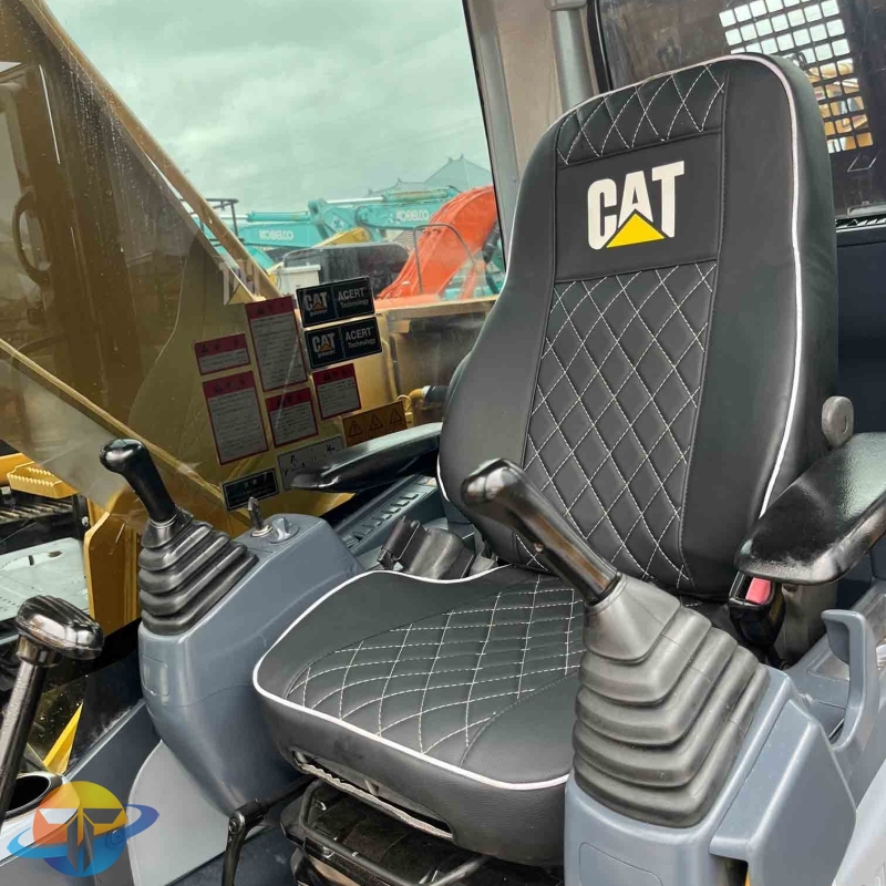 Used Caterpillar 320D2L crawler excavator with high quality engine and low consumption in good condition for sale.