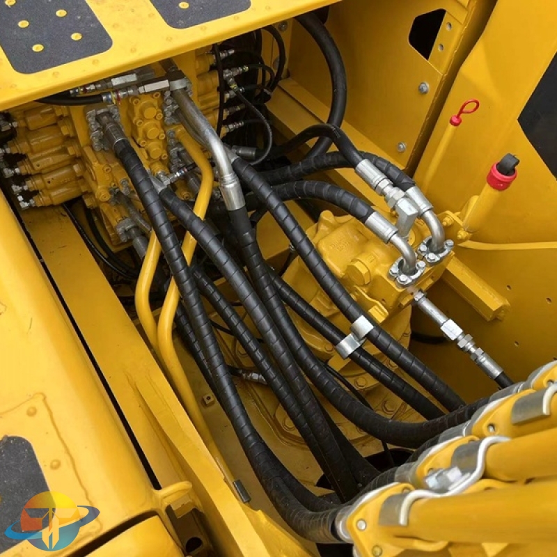 Komatsu PC220-8 excavator second-hand excavator environmental protection low energy consumption good price