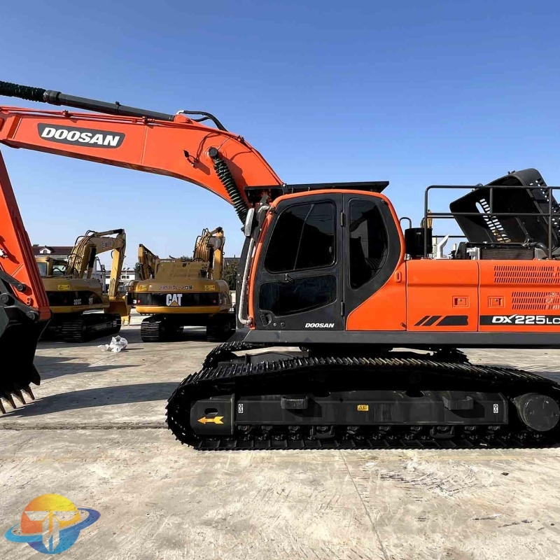 Good performance second-hand Doosan DX225LC Excavator low working hours for sale worldwide