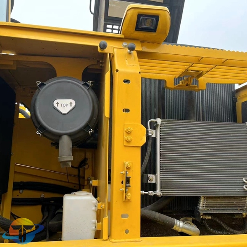 Cheap second-hand Komatsu PC240-8 excavator large equipment is hot selling