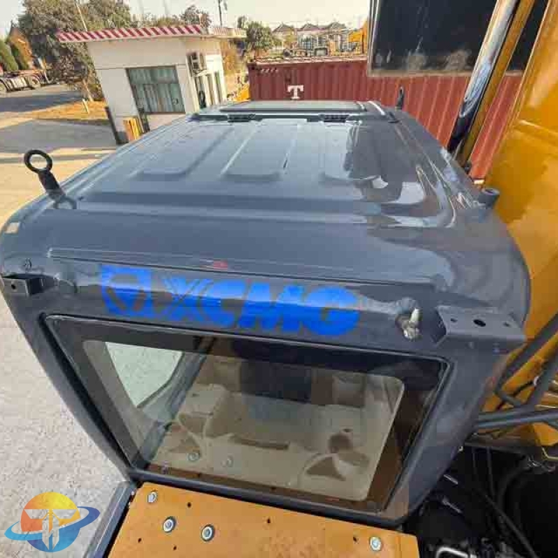 The best-selling XCMG XE215CA excavator in China is an economical choice and is available for immediate sale.