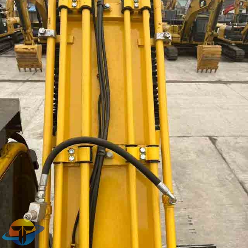 Komatsu PC220 Ace Machine is in good condition and original engine is available.