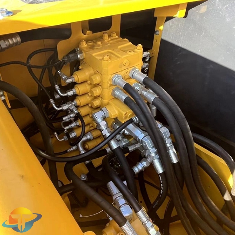 Komatsu PC130-7 excavator small excavator used construction machinery for sale