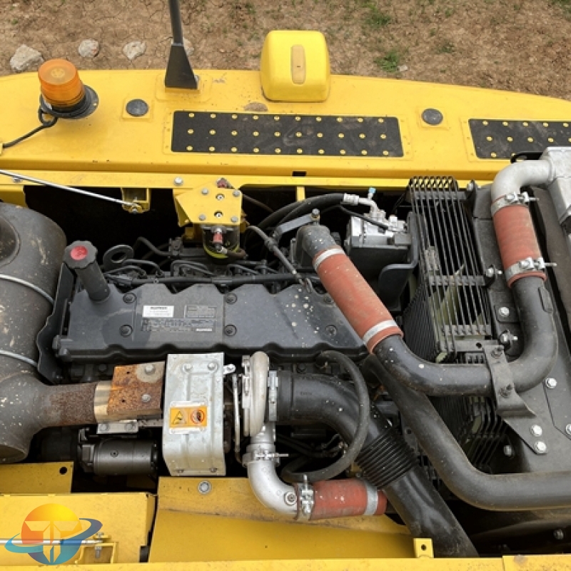 Premium Komatsu PC200-8 excavator with excellent performance and low working time