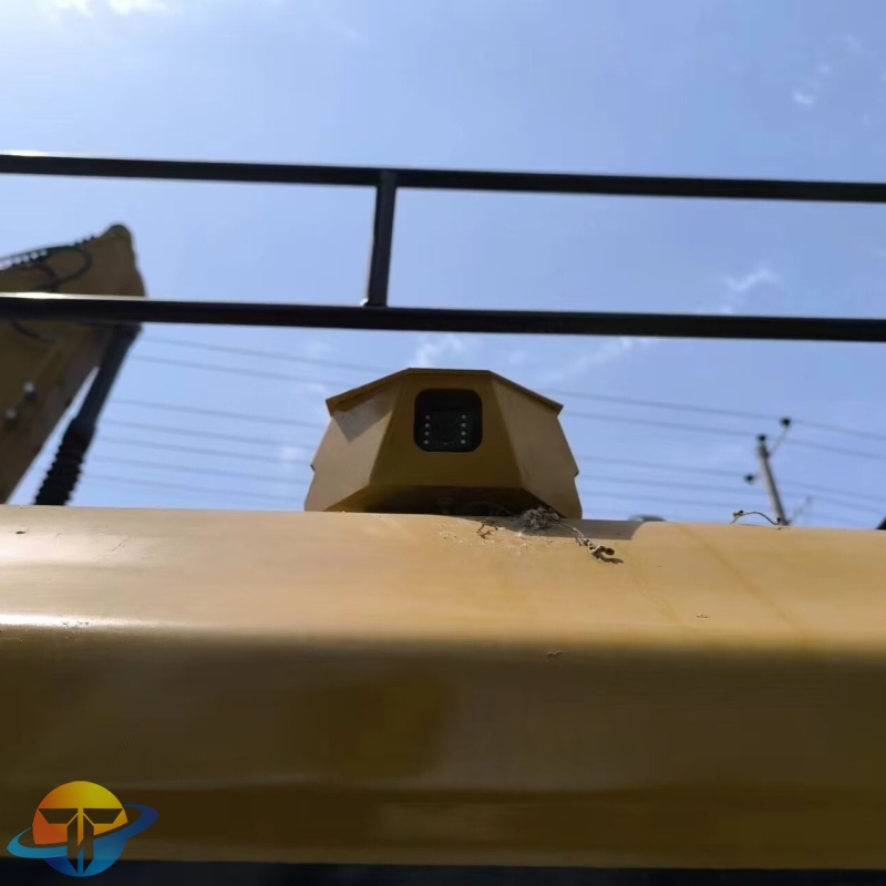 Well maintained second-hand excavator Caterpillar 329D2L excavator is cheap and easy to operate