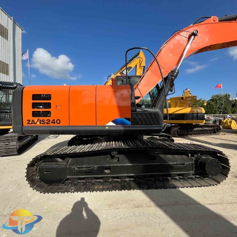 Japan-made Hitachi ZX240 hydraulic crawler excavator used excavator is in stock and is selling well.