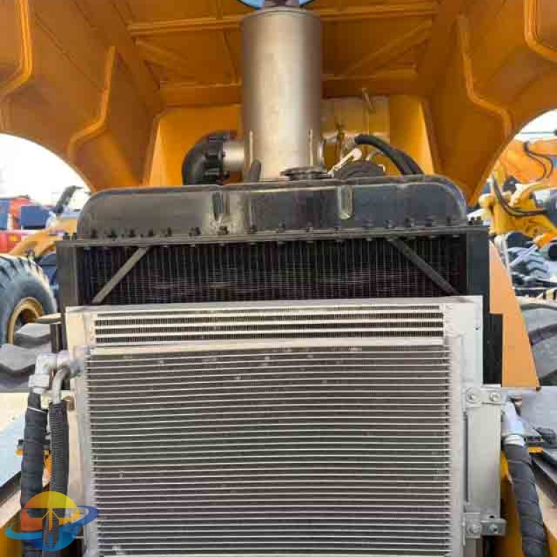 High-performance used XCMG XS223J road roller/wheel loader, ideal for heavy-duty projects, for sale.