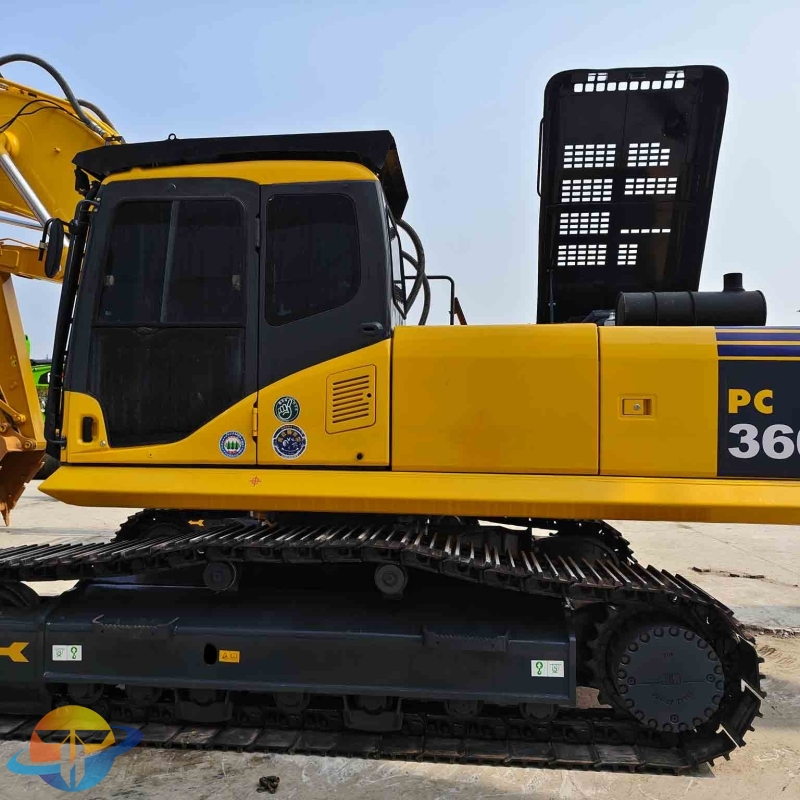 Komatsu PC360 36-ton tracked excavator, used for quarry work, low operating time, for sale.