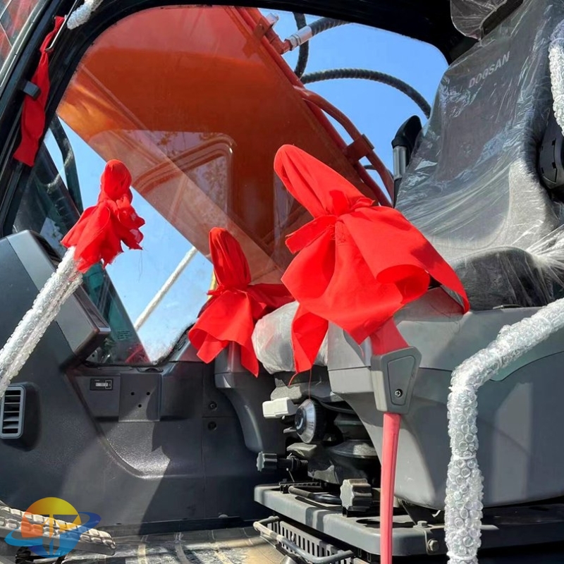 Used excavator Doosan DX300 excavator excavator heavy equipment cheap price low energy consumption