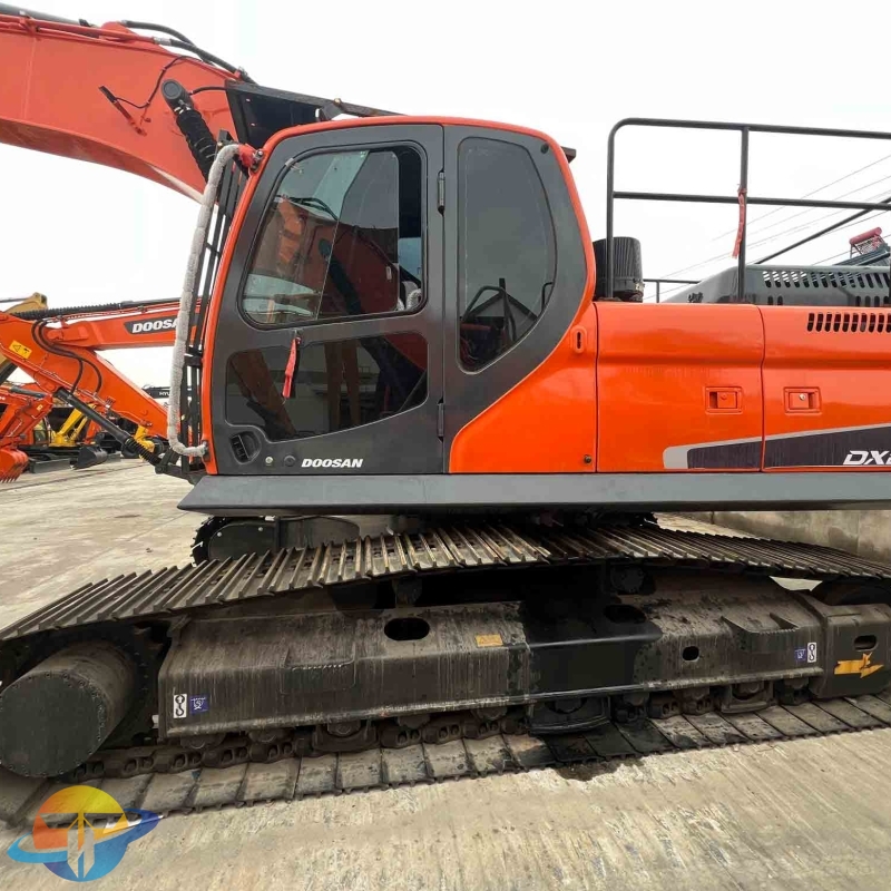 High quality second hand Doosan DX225LC-9C Excavator is hot selling at a low price Welcome to call us for consultation