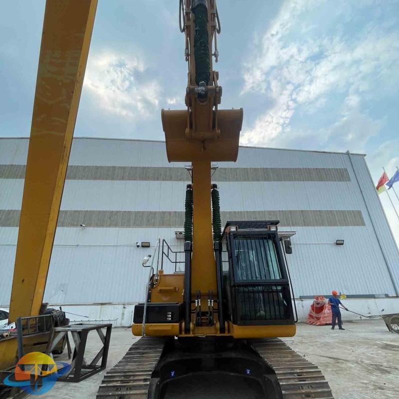 Caterpillar 320D2L excavator in good condition. Used earthmoving machinery. Professionally repaired and ready for delivery.