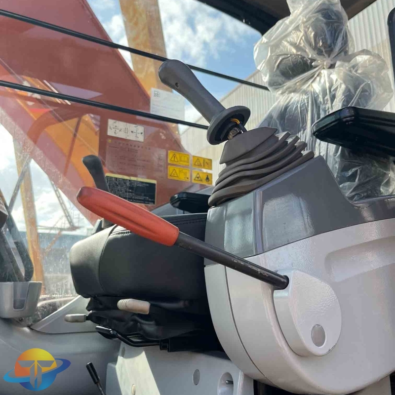 Japan-made Hitachi ZX240 hydraulic crawler excavator used excavator is in stock and is selling well.