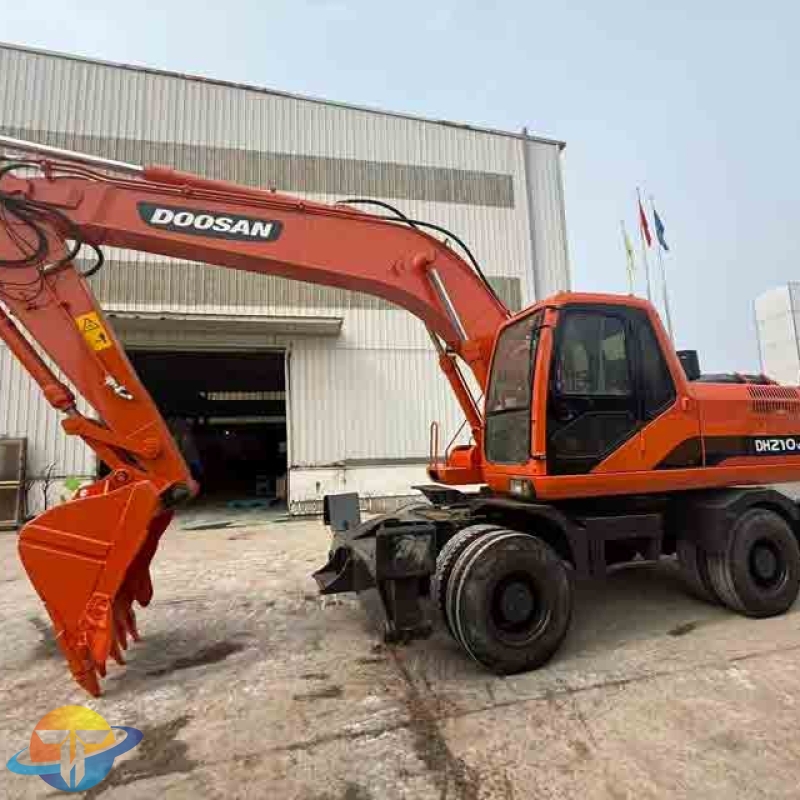 Doosan DH210 wheeled excavator with original motor and engine for sale.