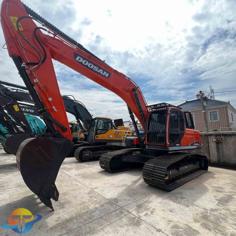 Large machinery Doosan DX300LC-9C excavator good performance second-hand excavator for sale