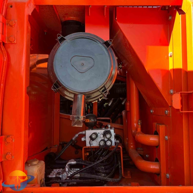 Doosan DX225LC-9C excavator second-hand machine has good operating performance and low price