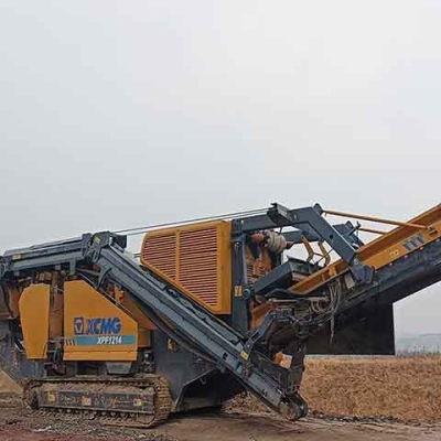 Chinese brand XCMG XPF1214 mobile impact crusher for mining machinery, used heavy machinery equipment for sale.